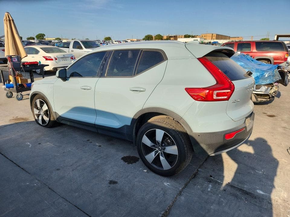 2019 VOLVO XC40 T5 MOMENTUM 2