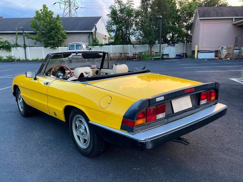 1983 ALFA ROMEO VELOCE 2000 SPIDER 2