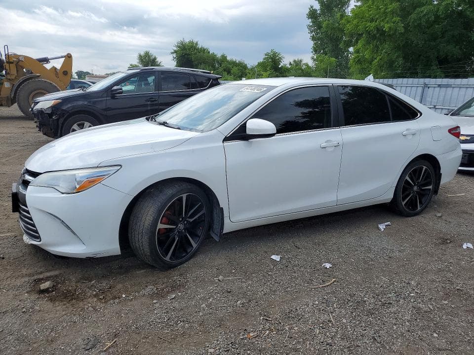 2017 TOYOTA CAMRY LE - 1