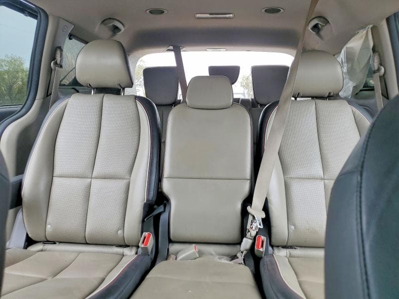 2017 KIA SEDONA LX 10