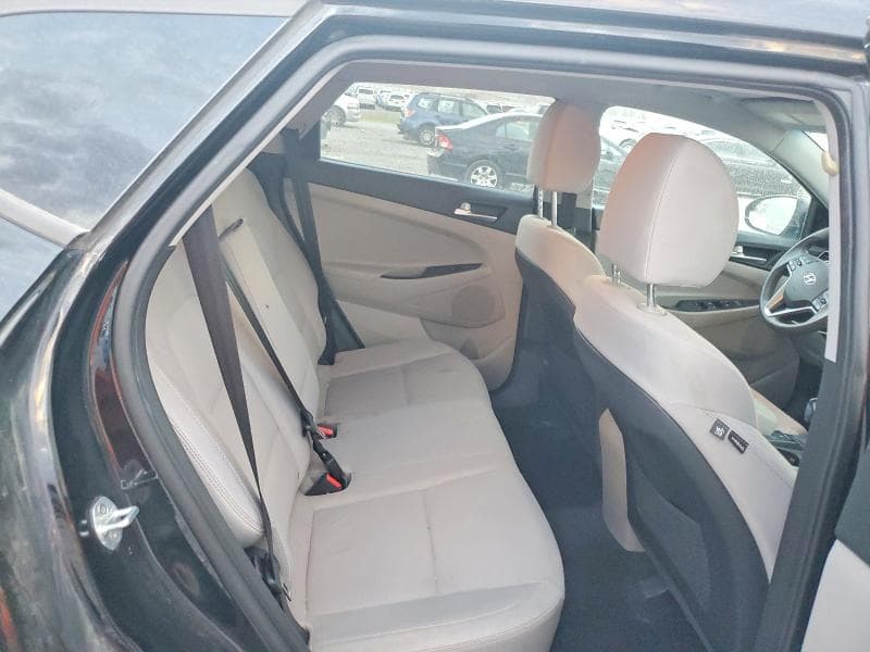 2020 HYUNDAI TUCSON SE 10