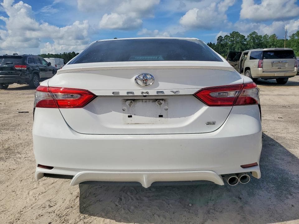 2018 TOYOTA CAMRY SE 6