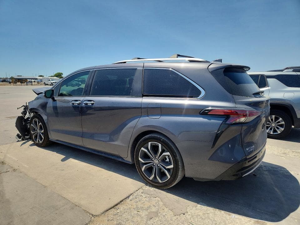 2025 TOYOTA SIENNA PLATINUM 7-PASSENGER 2