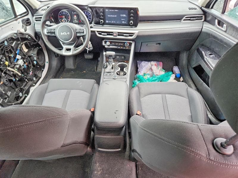 2022 KIA K5 LX 8