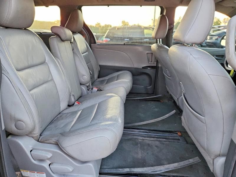 2017 TOYOTA SIENNA XLE 8-PASSENGER 11