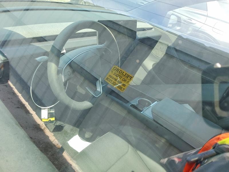 2026 TESLA MODEL Y 8