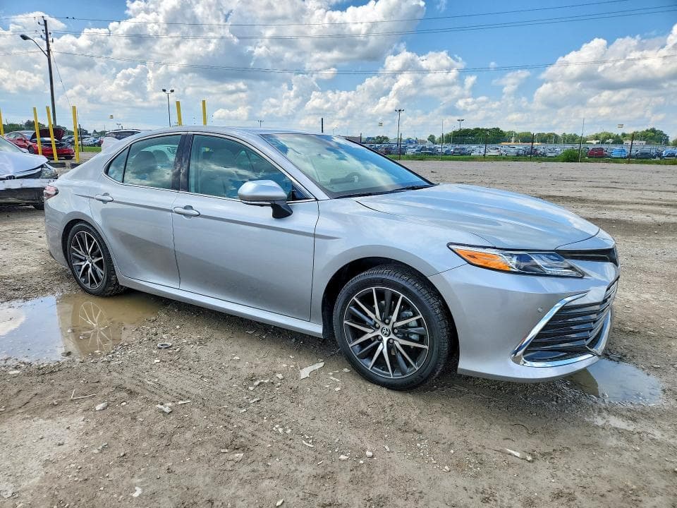 2023 TOYOTA CAMRY XLE 4