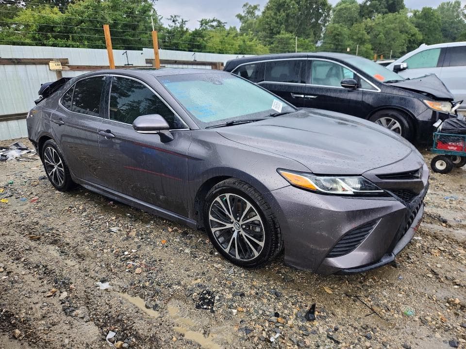 2018 TOYOTA CAMRY SE 4