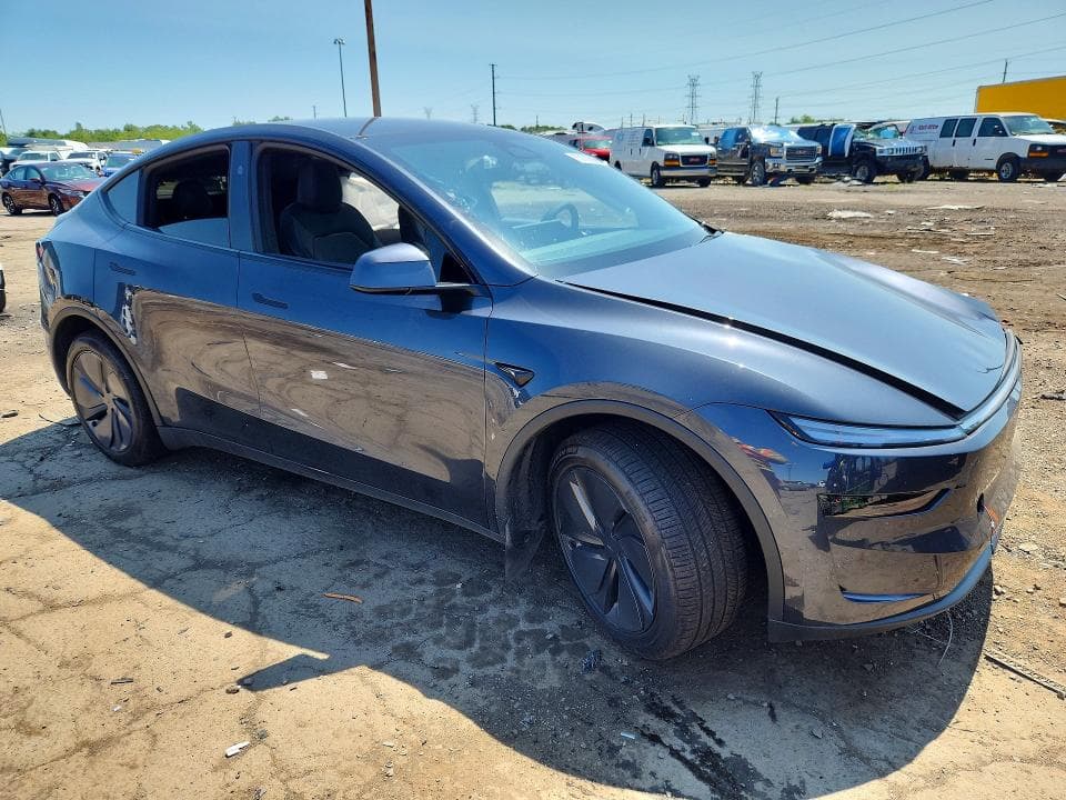 2026 TESLA MODEL Y 4