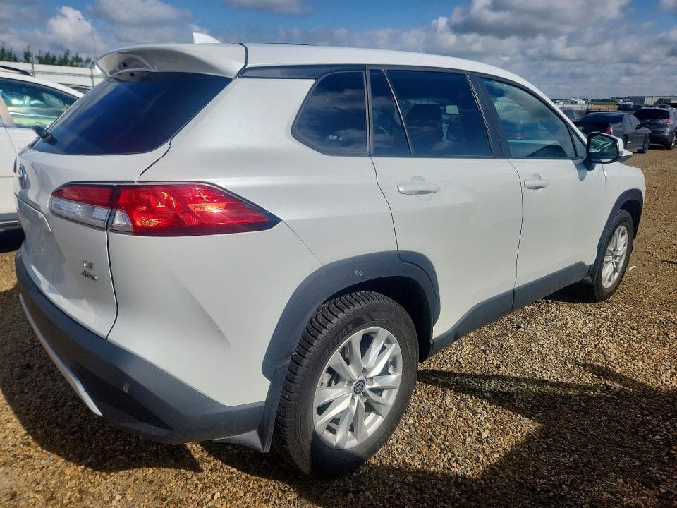 2022 TOYOTA COROLLA CROSS LE 3