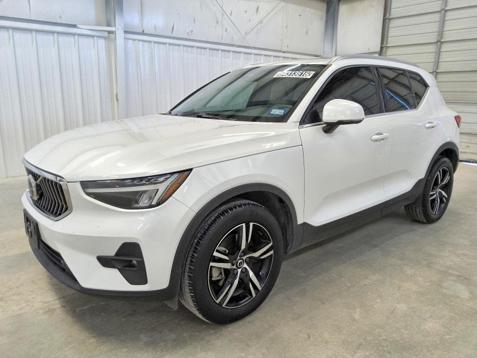 2023 VOLVO XC40 PLUS - 1