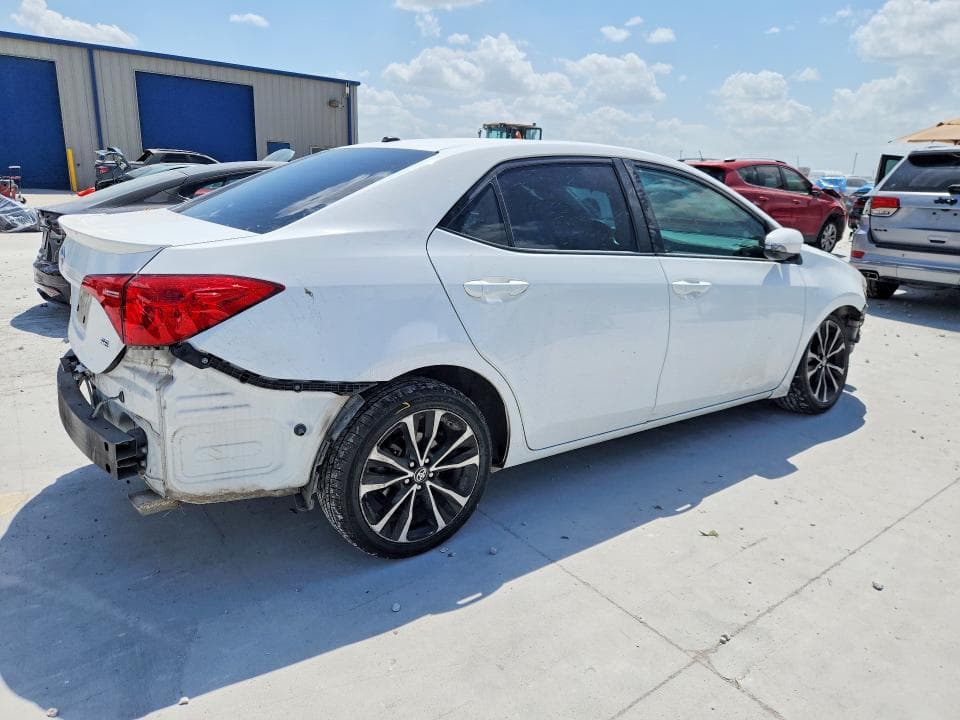 2018 TOYOTA COROLLA SE 3
