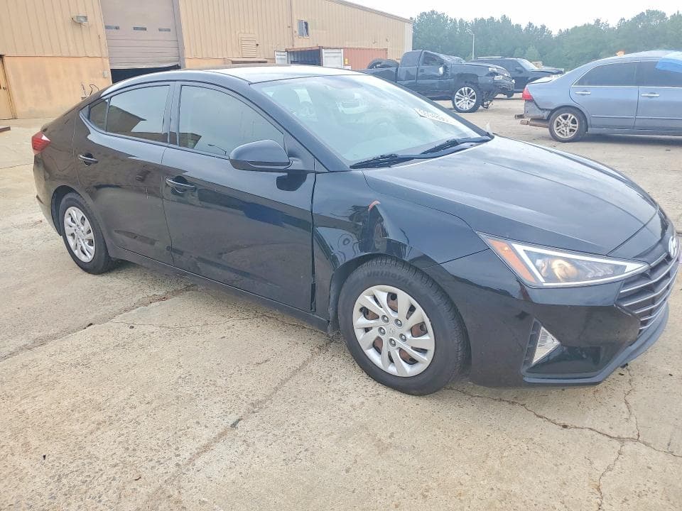2019 HYUNDAI ELANTRA SE 4