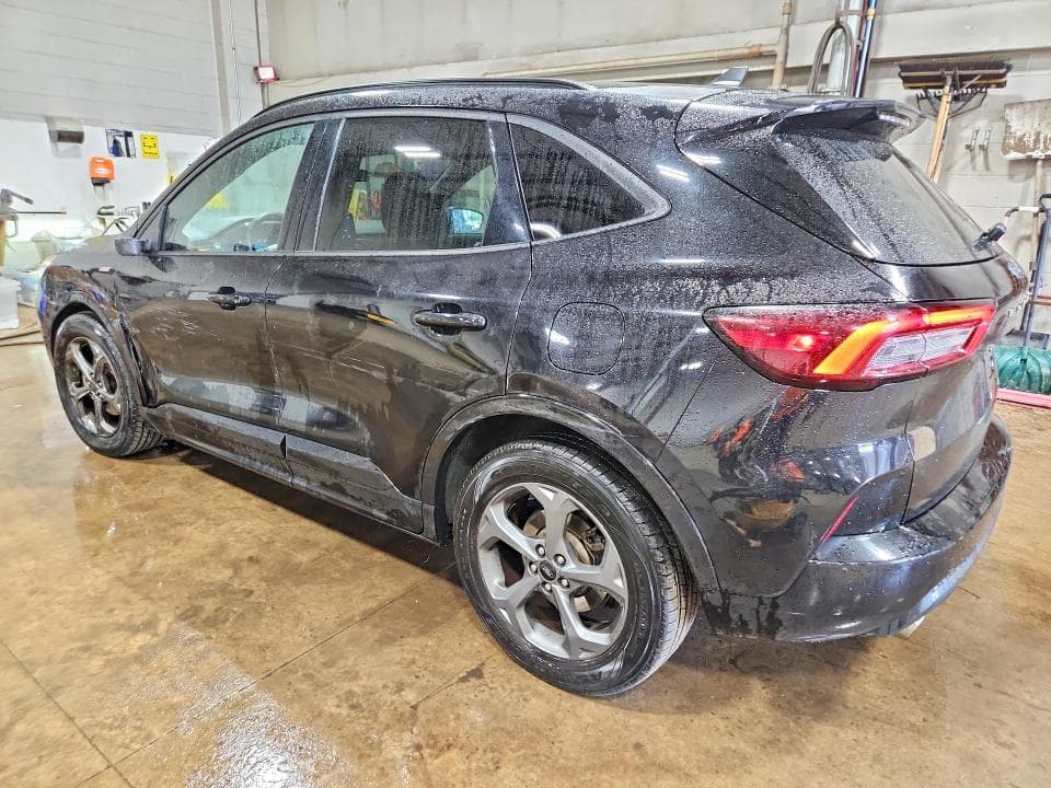 2023 FORD ESCAPE ST LINE 2