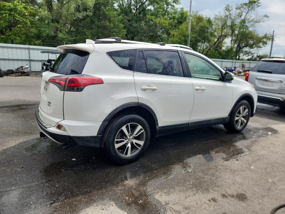 2017 TOYOTA RAV4 XLE 3