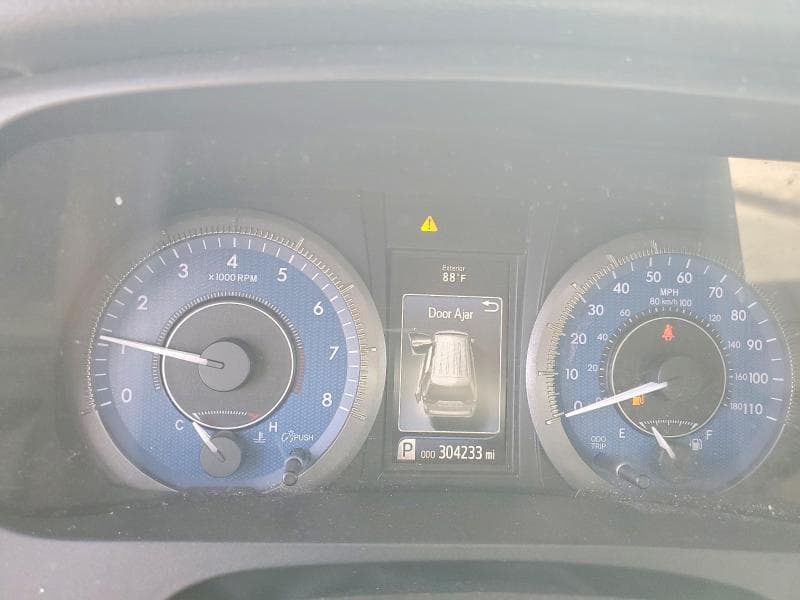 2019 TOYOTA SIENNA LE 9