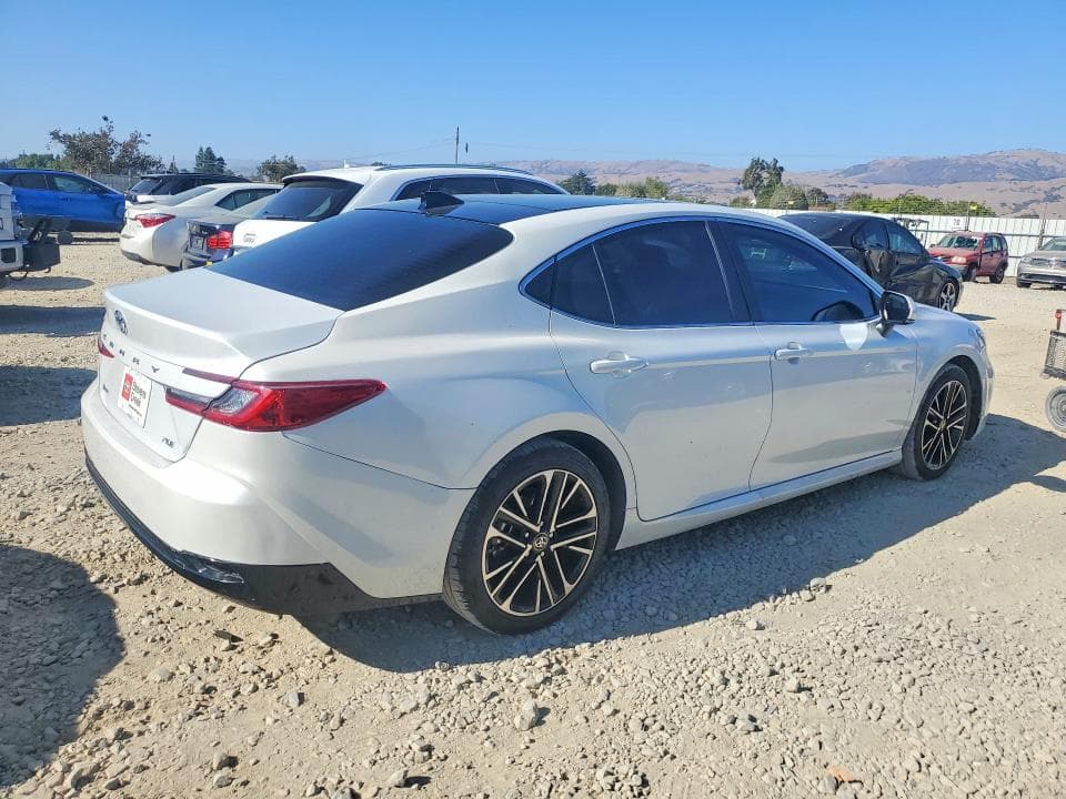 2025 TOYOTA CAMRY XLE 3