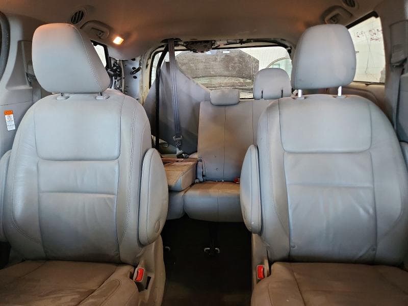 2018 TOYOTA SIENNA XLE PREMIUM 7-PASSENGER 10