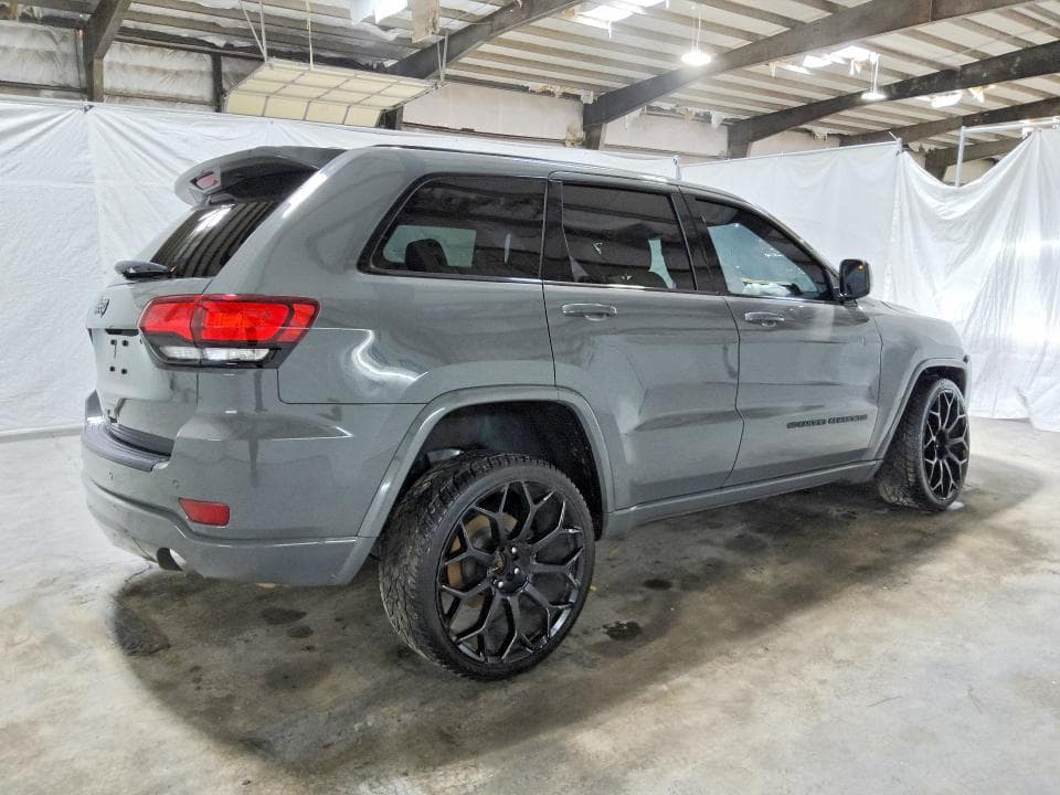 2022 JEEP GRAND CHEROKEE LAREDO E 3