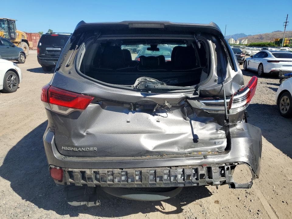 2017 TOYOTA HIGHLANDER LE 6