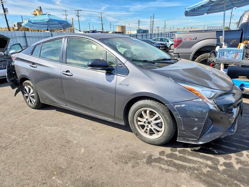 2017 TOYOTA PRIUS THREE 4