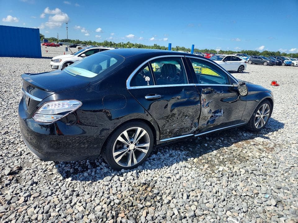 2017 MERCEDES-BENZ C 300 3