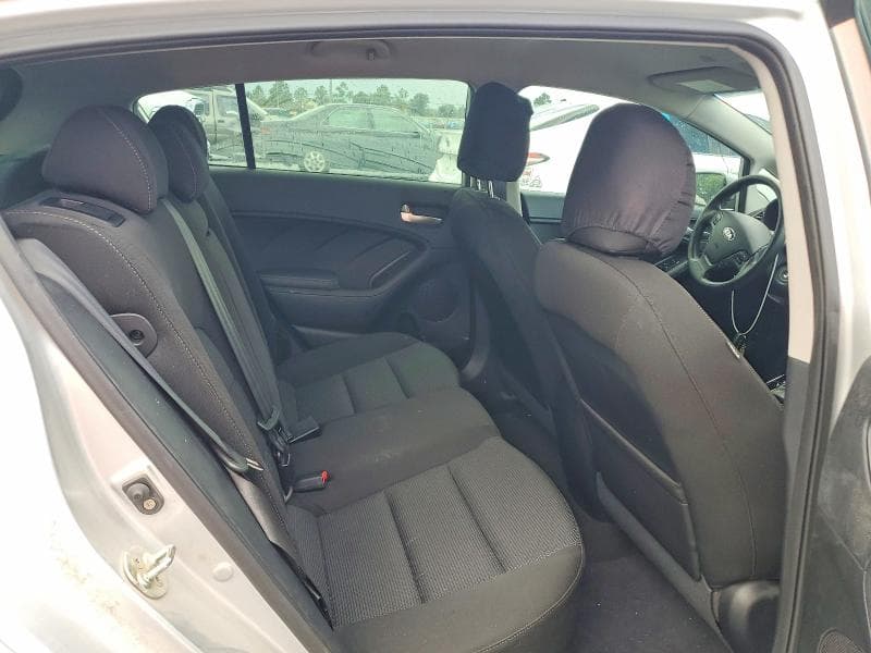 2017 KIA FORTE5 LX 10