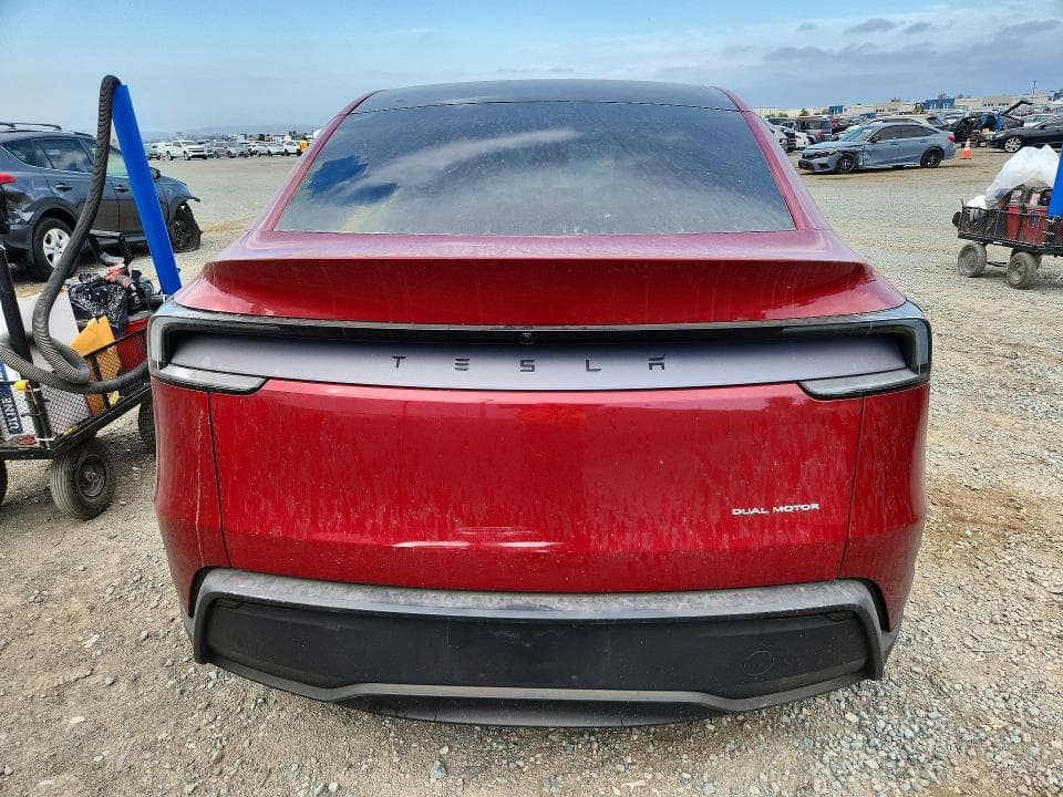 2026 TESLA MODEL  Y 6
