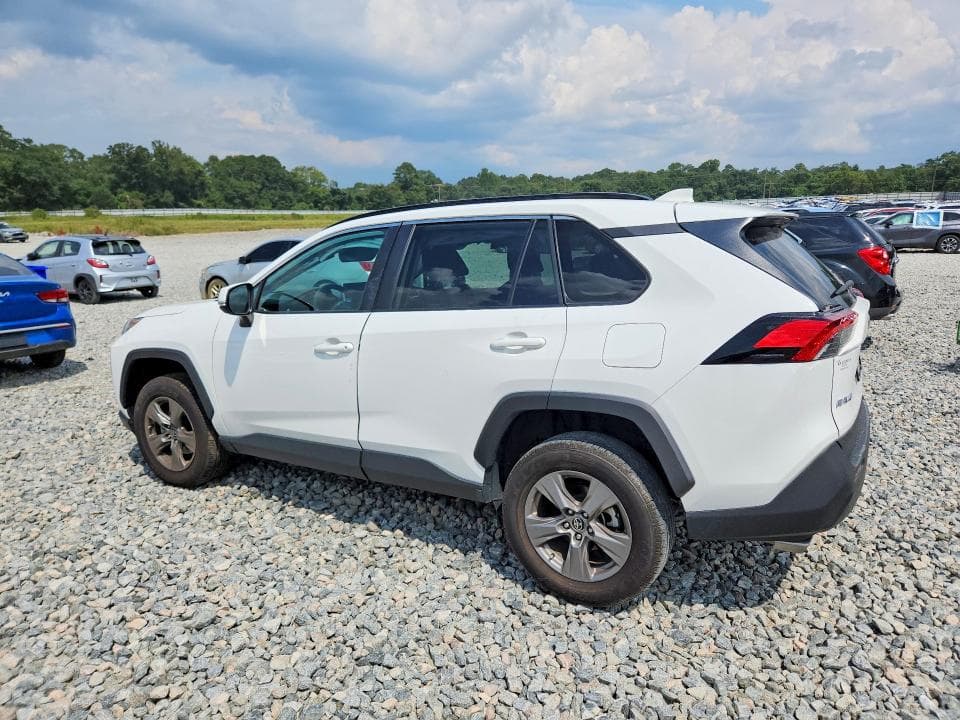 2023 TOYOTA RAV4 XLE 2