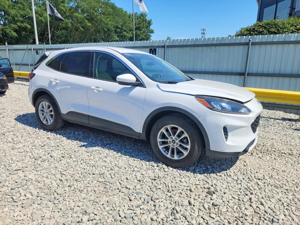 2020 FORD ESCAPE SE 4