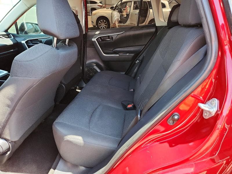 2020 TOYOTA RAV4 LE 11