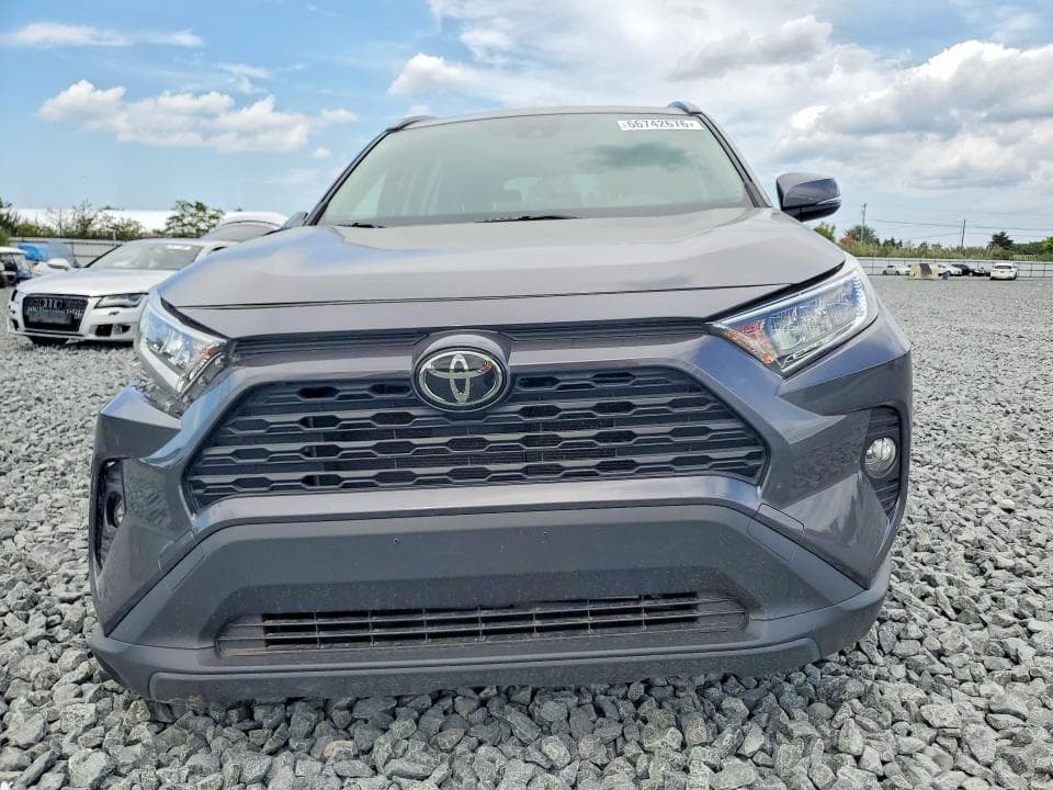 2020 TOYOTA RAV4 XLE 5