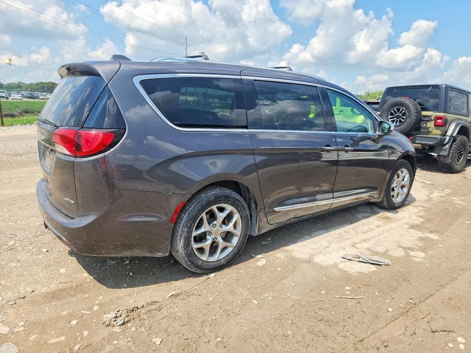 2017 CHRYSLER PACIFICA LIMITED 3
