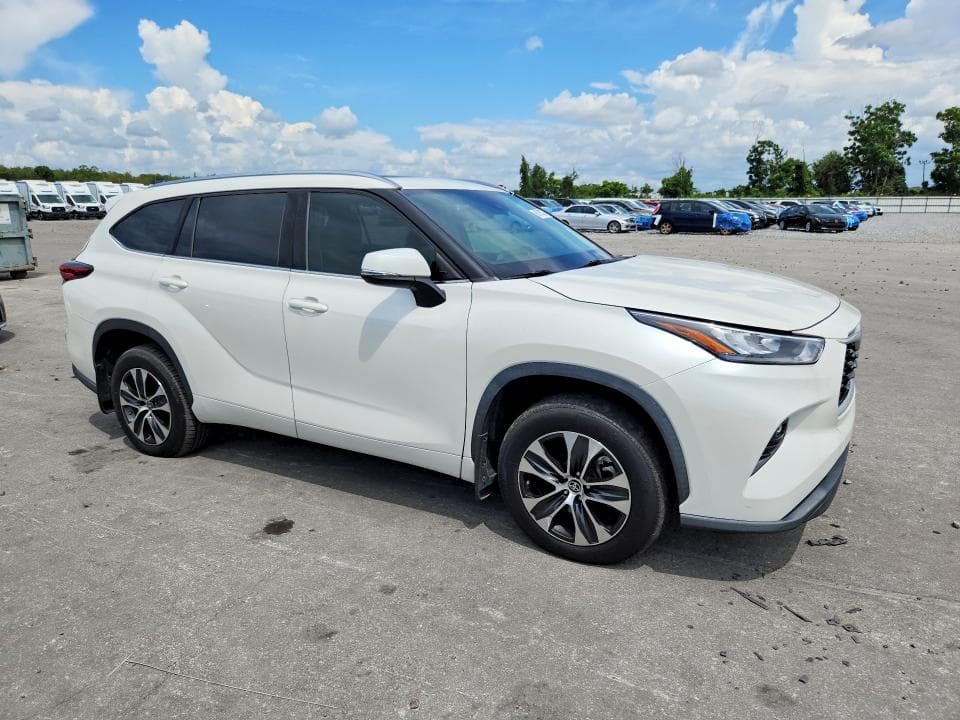 2020 TOYOTA HIGHLANDER XLE 4