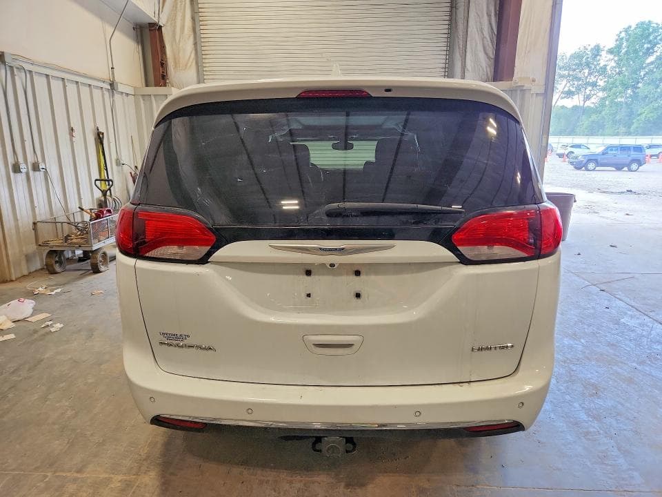 2017 CHRYSLER PACIFICA LIMITED 6