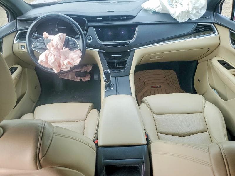 2017 CADILLAC XT5 8