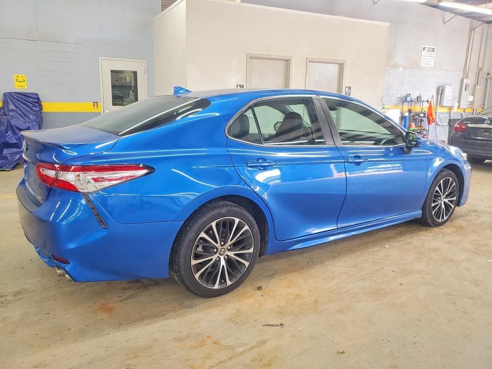 2020 TOYOTA CAMRY SE 3