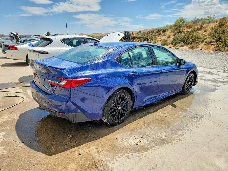 2025 TOYOTA CAMRY SE 3
