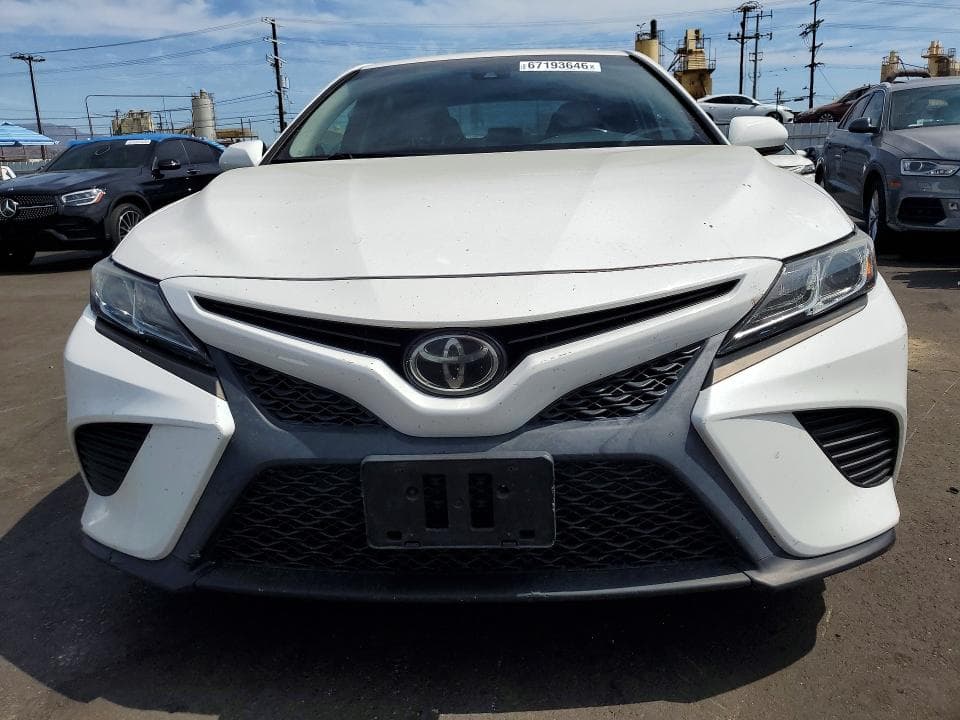 2018 TOYOTA CAMRY SE 5