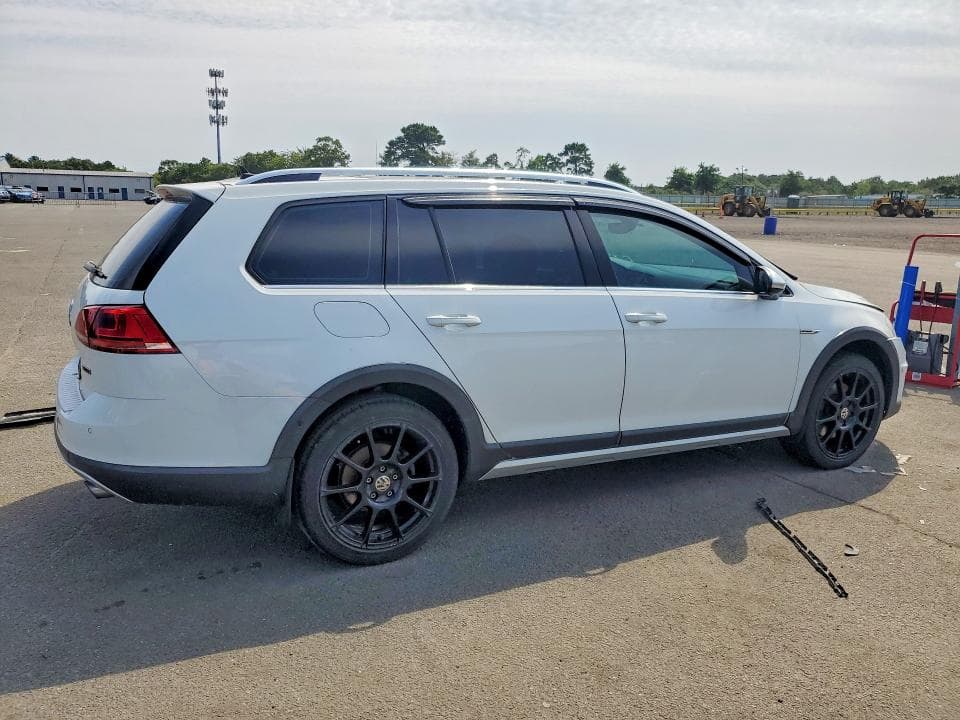 2017 VOLKSWAGEN GOLF ALLTRACK S 3