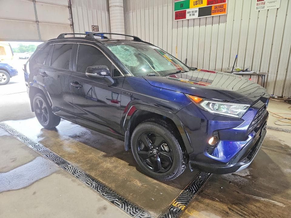 2020 TOYOTA RAV4 XSE 4