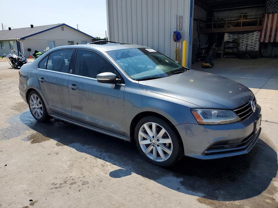 2017 VOLKSWAGEN JETTA SE 4