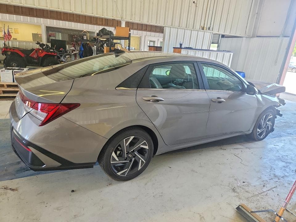 2025 HYUNDAI ELANTRA LIMITED 3