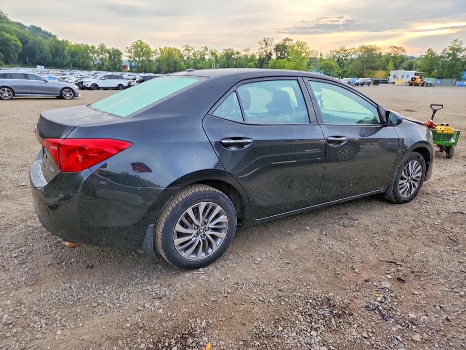 2018 TOYOTA COROLLA XLE 3