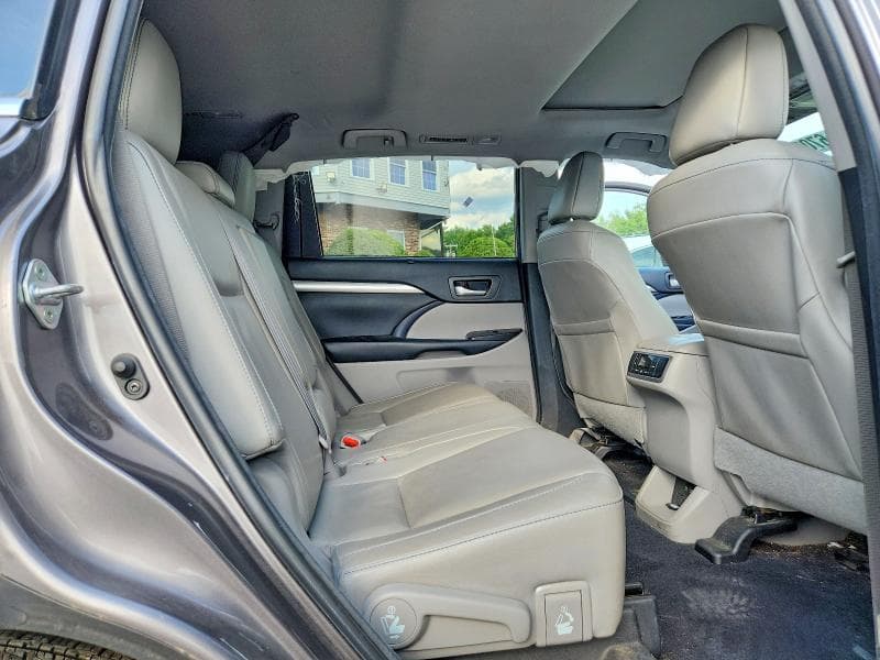 2018 TOYOTA HIGHLANDER XLE 11