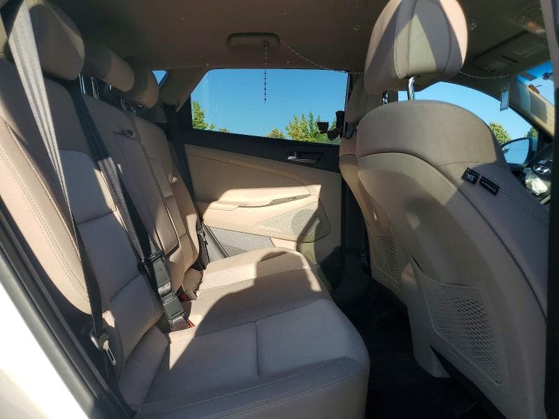 2017 HYUNDAI TUCSON SE 11