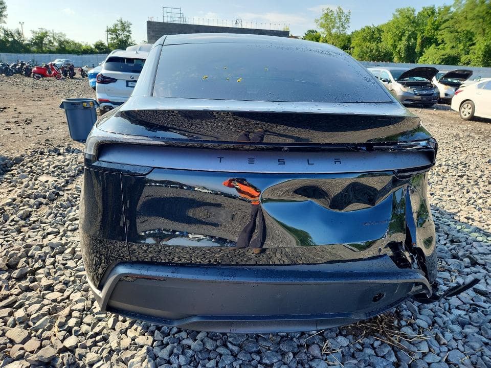 2026 TESLA MODEL Y 6