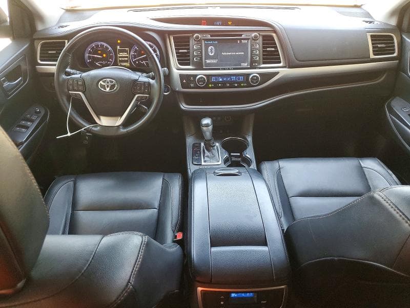 2018 TOYOTA HIGHLANDER XLE 8