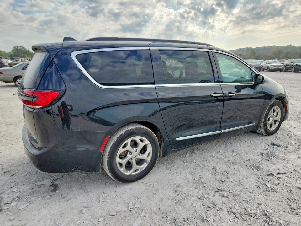 2022 CHRYSLER PACIFICA LIMITED 3