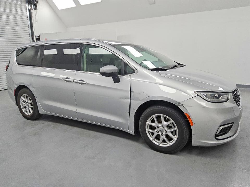 2023 CHRYSLER PACIFICA TOURING L 4